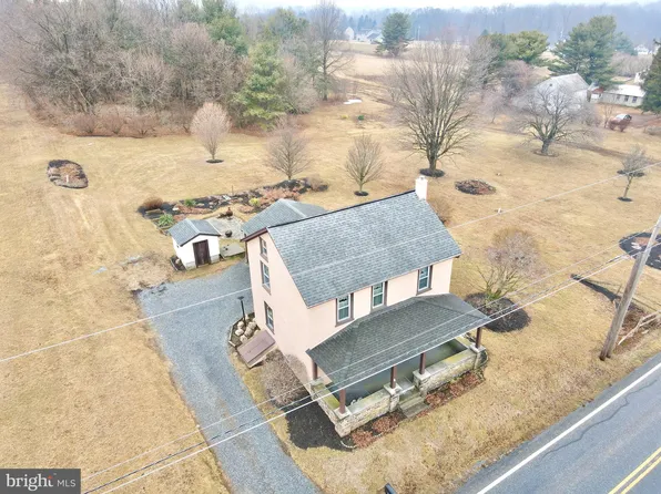 41 Lyons Rd, Fleetwood, PA 19522