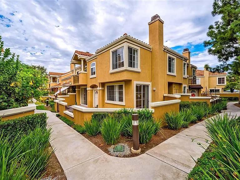 3 Opera Ln — Photo 1