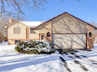 5869 Ridge Creek Rd, Shoreview, MN 55126