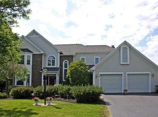 18 Pipers Meadow Trl, Penfield, NY 14526