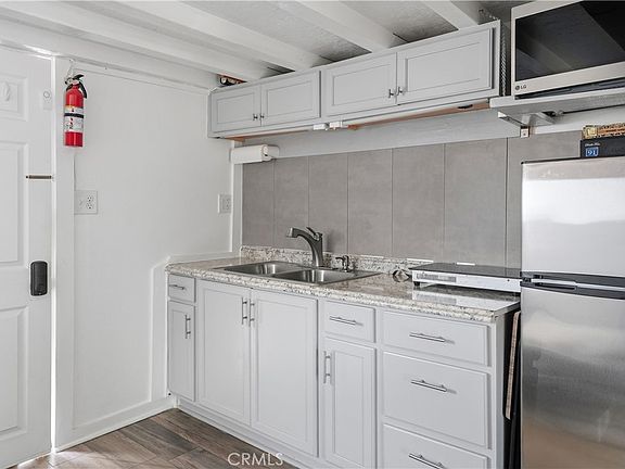 5th image of 328 Clay St