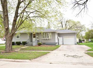 414 7th Ave NW, Independence, IA 50644