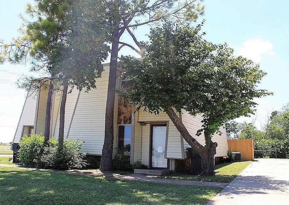 1st image of 1204 Northcliff Ave