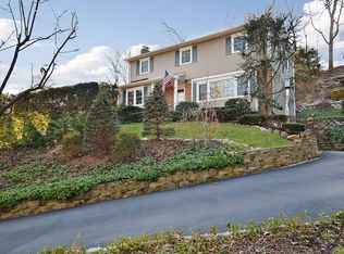 22 Cold Spring Hills Rd, Huntington, NY 11743