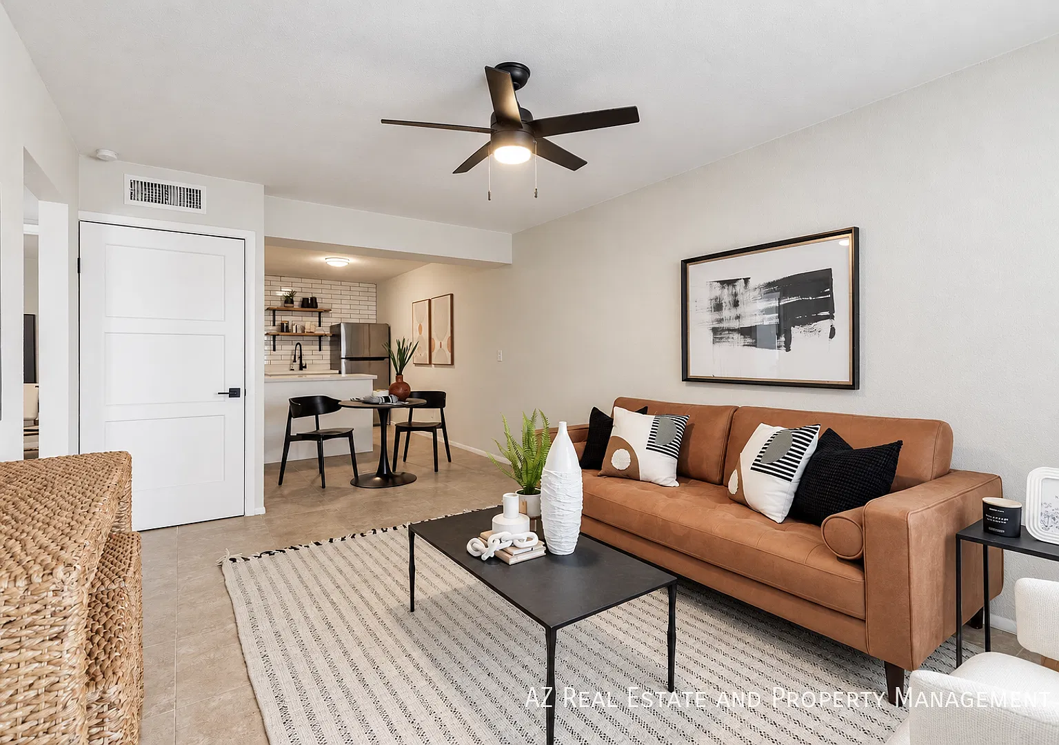 $500 deposit Newly Remodeled! Live, Relax & Thrive in This Convenient Phoenix Retreat! — Photo 4