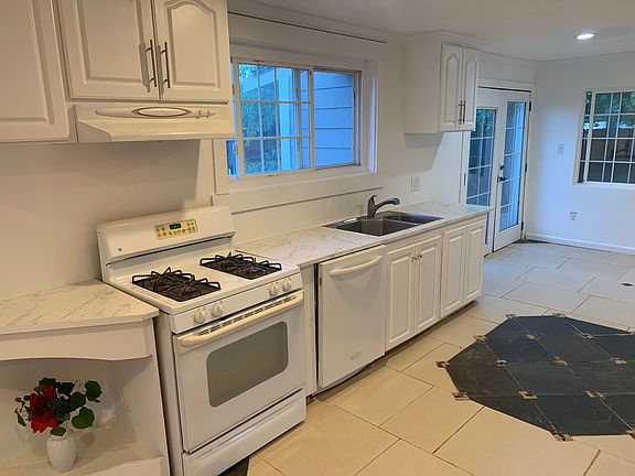 3rd image of 1418 Bingham Ave