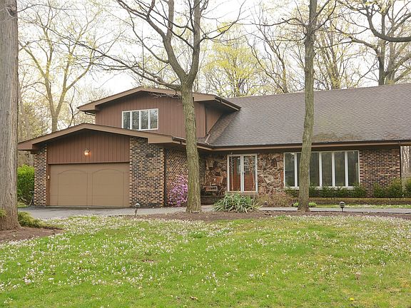 2nd image of 1501 S Circle Ln