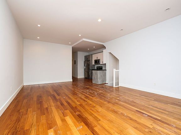5th image of 359 E 32nd St