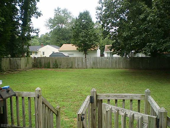 3rd image of 2 Kingwood Dr