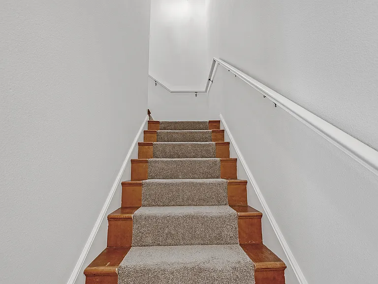 1083 Hyde St — Photo 10