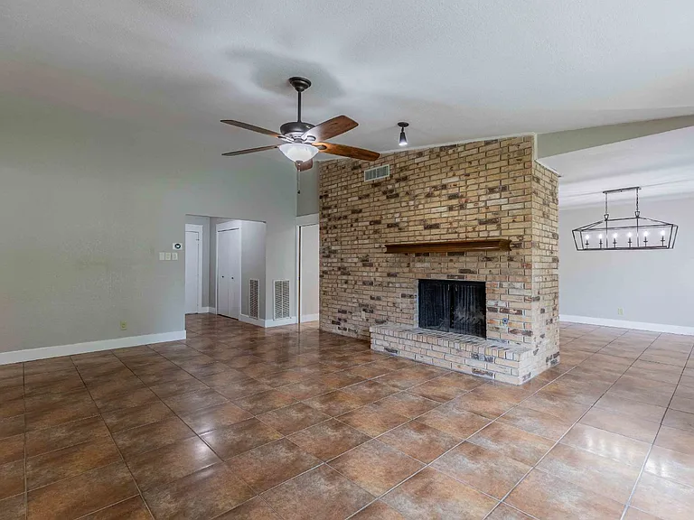 2331 Bluffridge St — Photo 7
