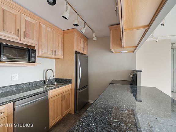 4th image of 330 W Diversey Pkwy APT 2607