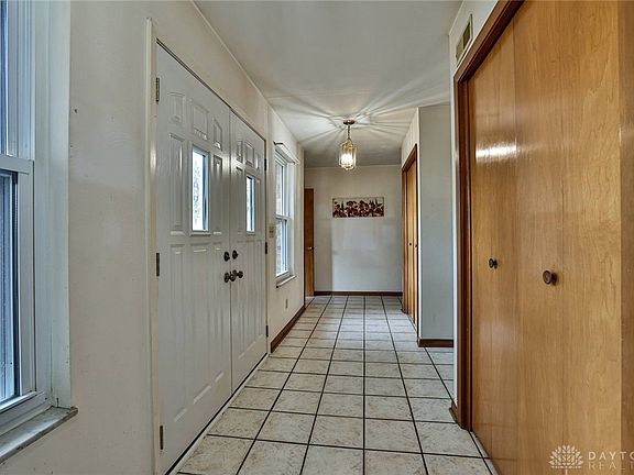 4th image of 2725 Vickie Dr