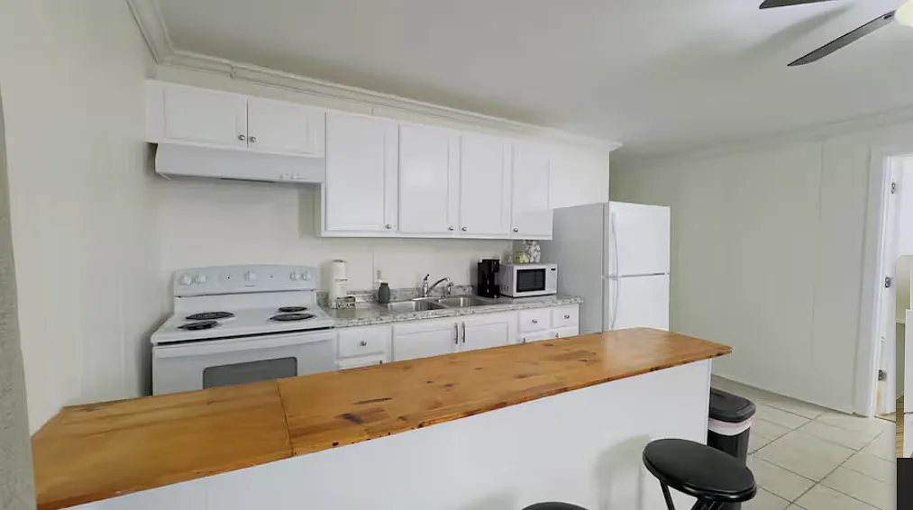 9 bed, 3800 sqft, $6,800 — Photo 4