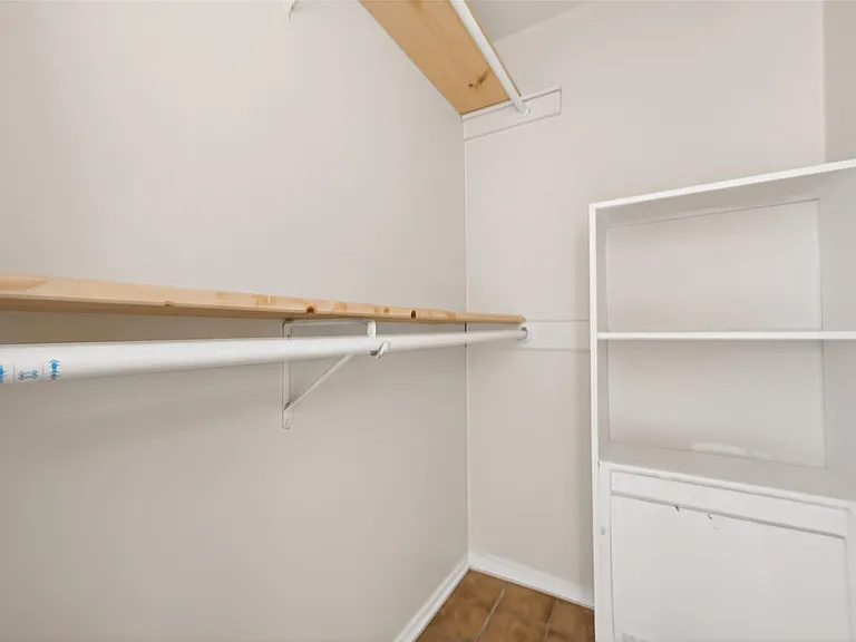 9903 Kent Towne Ln — Photo 34