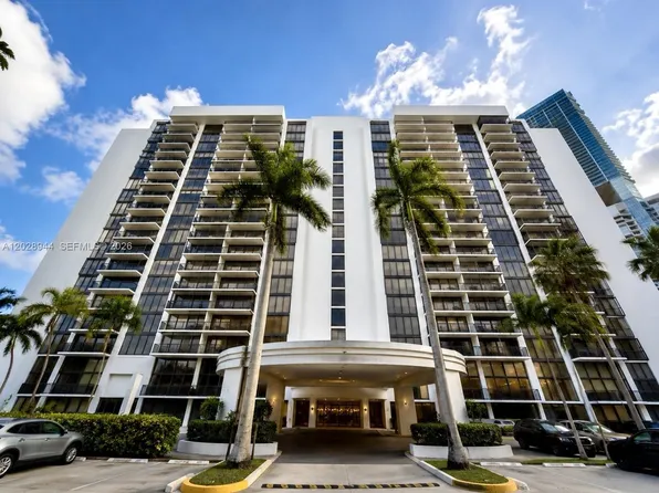 1450 Brickell Bay Dr APT 810, Miami, FL 33131