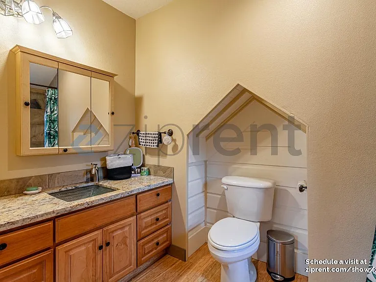 131 SE 30th Pl #A — Photo 8