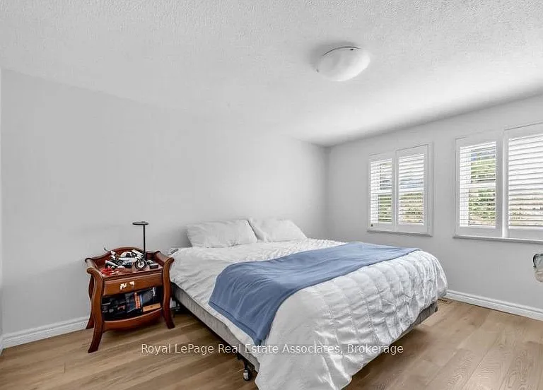 6760 Dolmage Ct — Photo 18