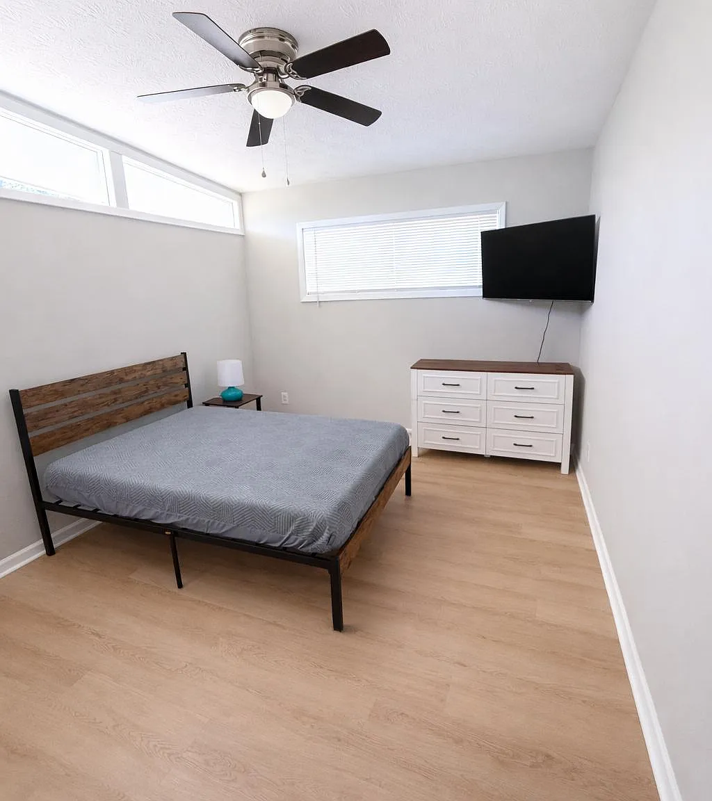 4 bed, 2.0 bath, 3176 sqft, $862 — Photo 1