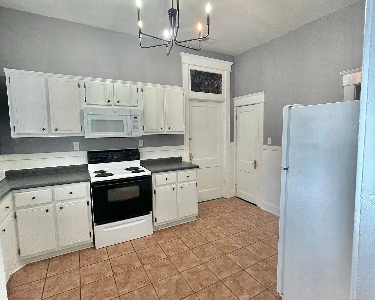 3 Bedroom 2 Bathroom Baldwin Park upstairs unit 1 off street parking — Photo 3