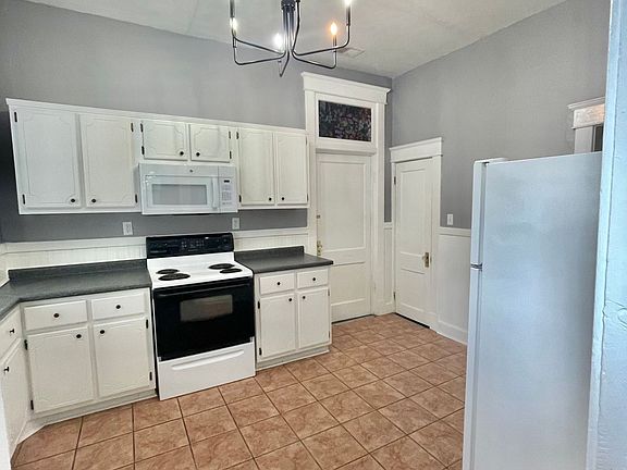 3rd image of 418 E 40th St #418