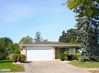 36215 La Marra Dr, Sterling Heights, MI 48310