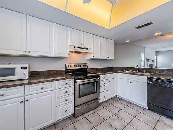 5th image of 215 Martha Ln