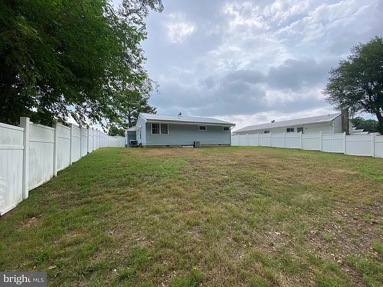 604 River Rd — Photo 13