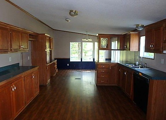 4th image of 14413 Main St