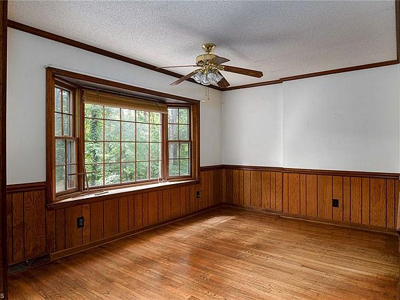 5th image of 2103 Leona Dr