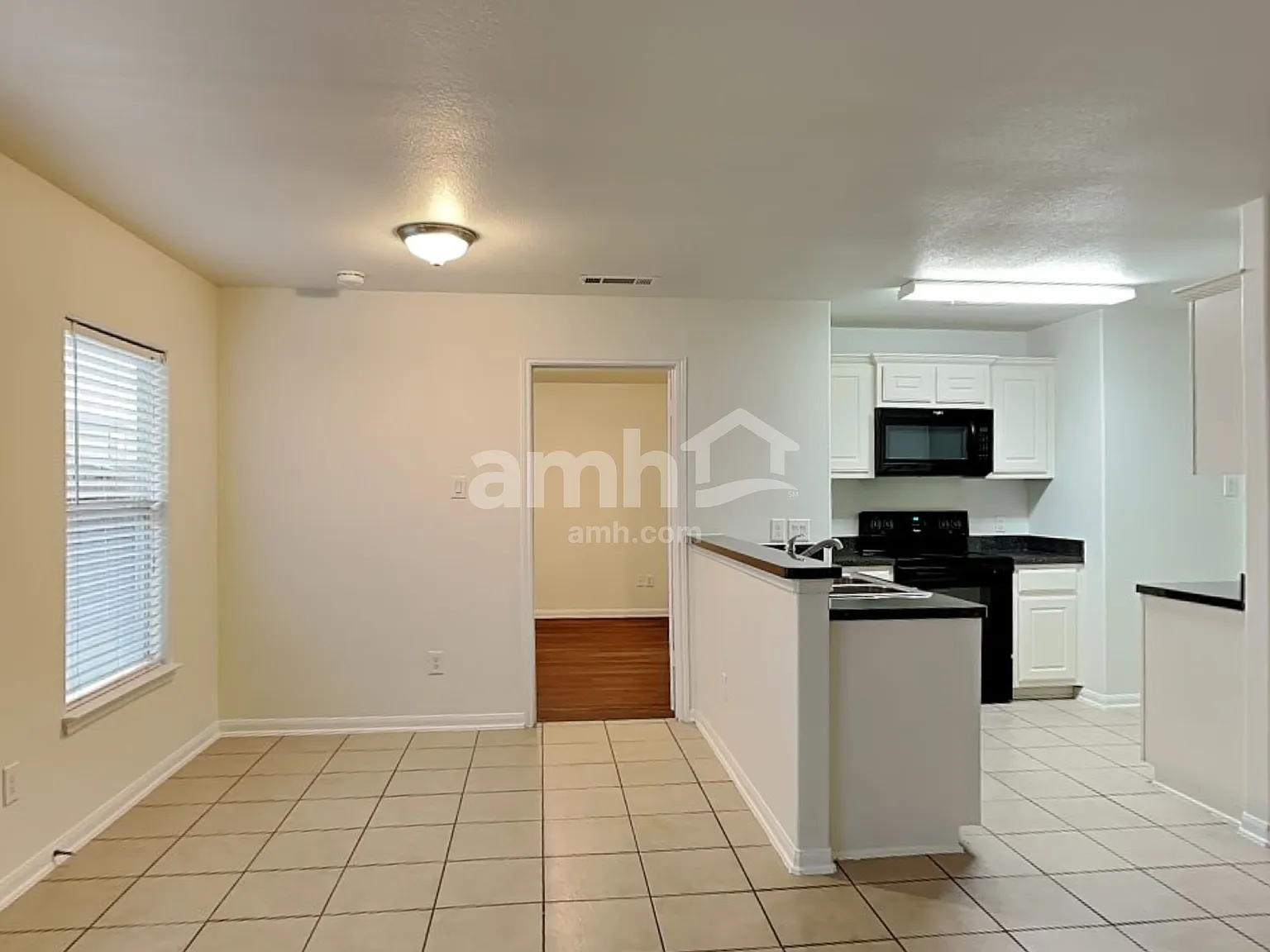 3 bed, 2.0 bath, 1144 sqft, $1,725 — Photo 4