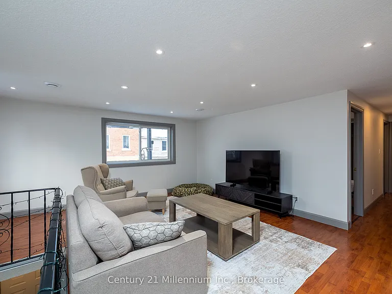 413 Queen St S #B — Photo 6