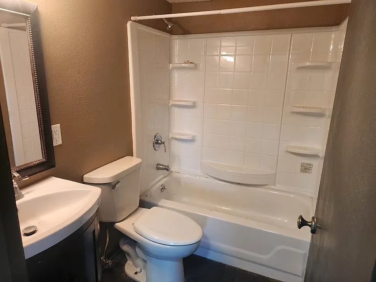 450 Laurel St — Photo 10