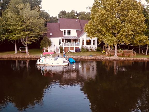 290' of Lakefront Property