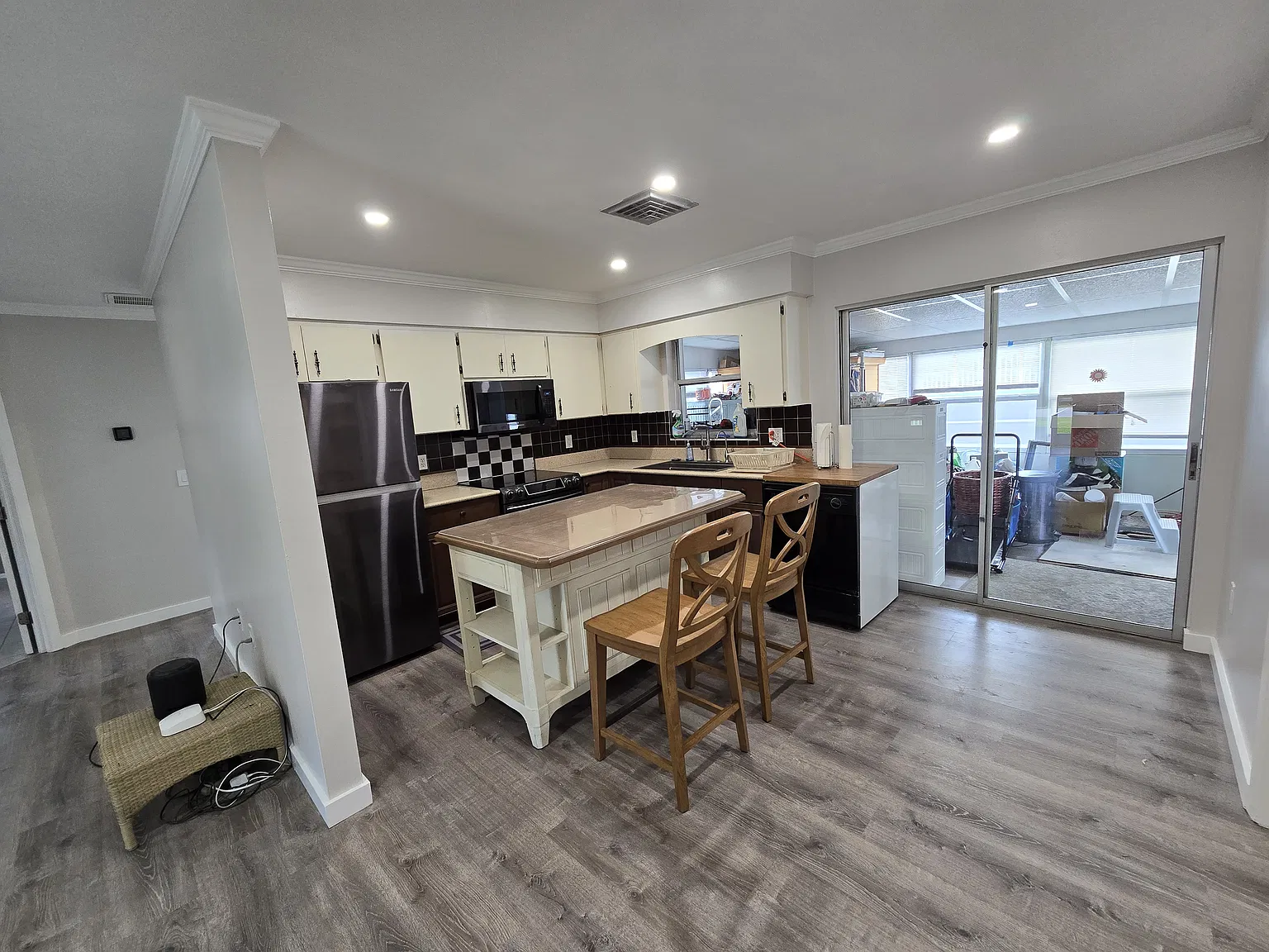 1535 Queen Rd — Photo 2