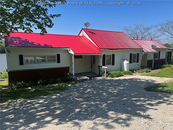3rd image of 90 River Ln