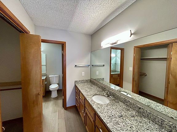 3rd image of 2519 Crestline Ct