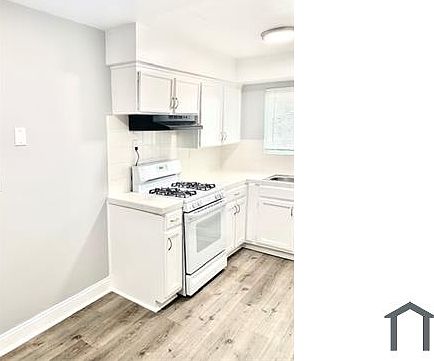 4th image of 1549 W 224th St APT 105