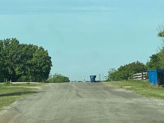 4th image of 4940 Redbird Trl