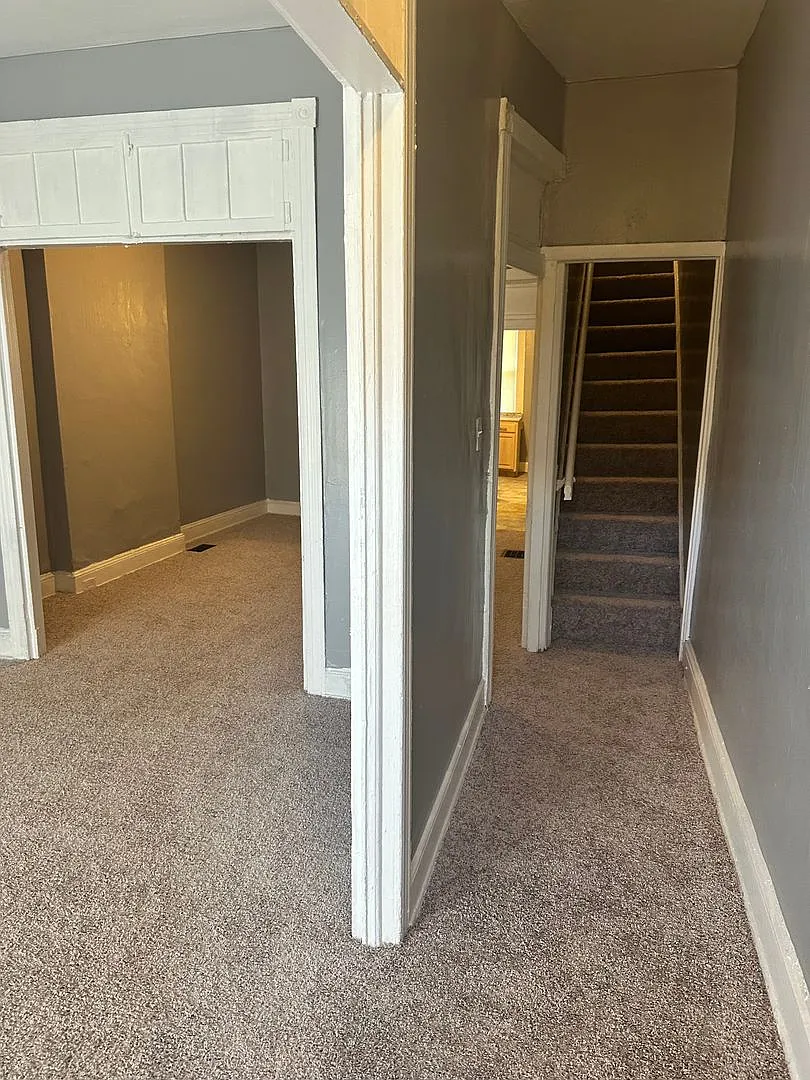 Spacious Rooms! W/D Hook Up! Available Now! — Photo 3