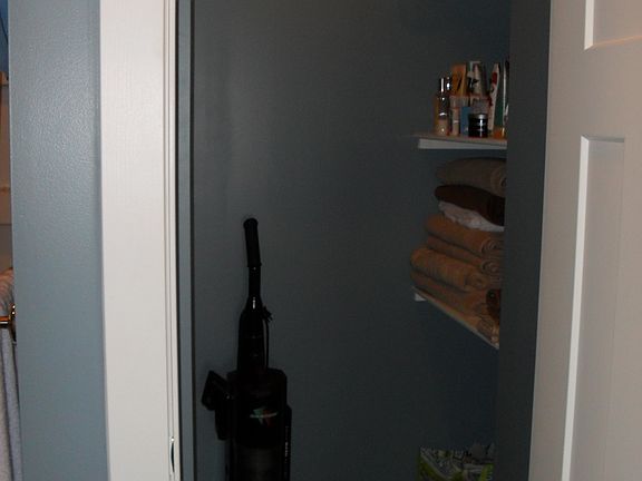 linen closet mainfloor bath