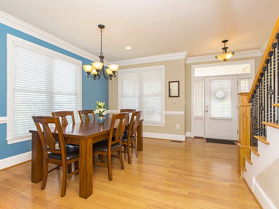 3rd image of 4879 Summerville Ln