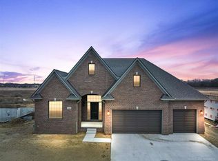 54466 Lawson Creeks, Utica, MI 48316