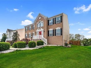 111 Summit Cir, Houston, PA 15342