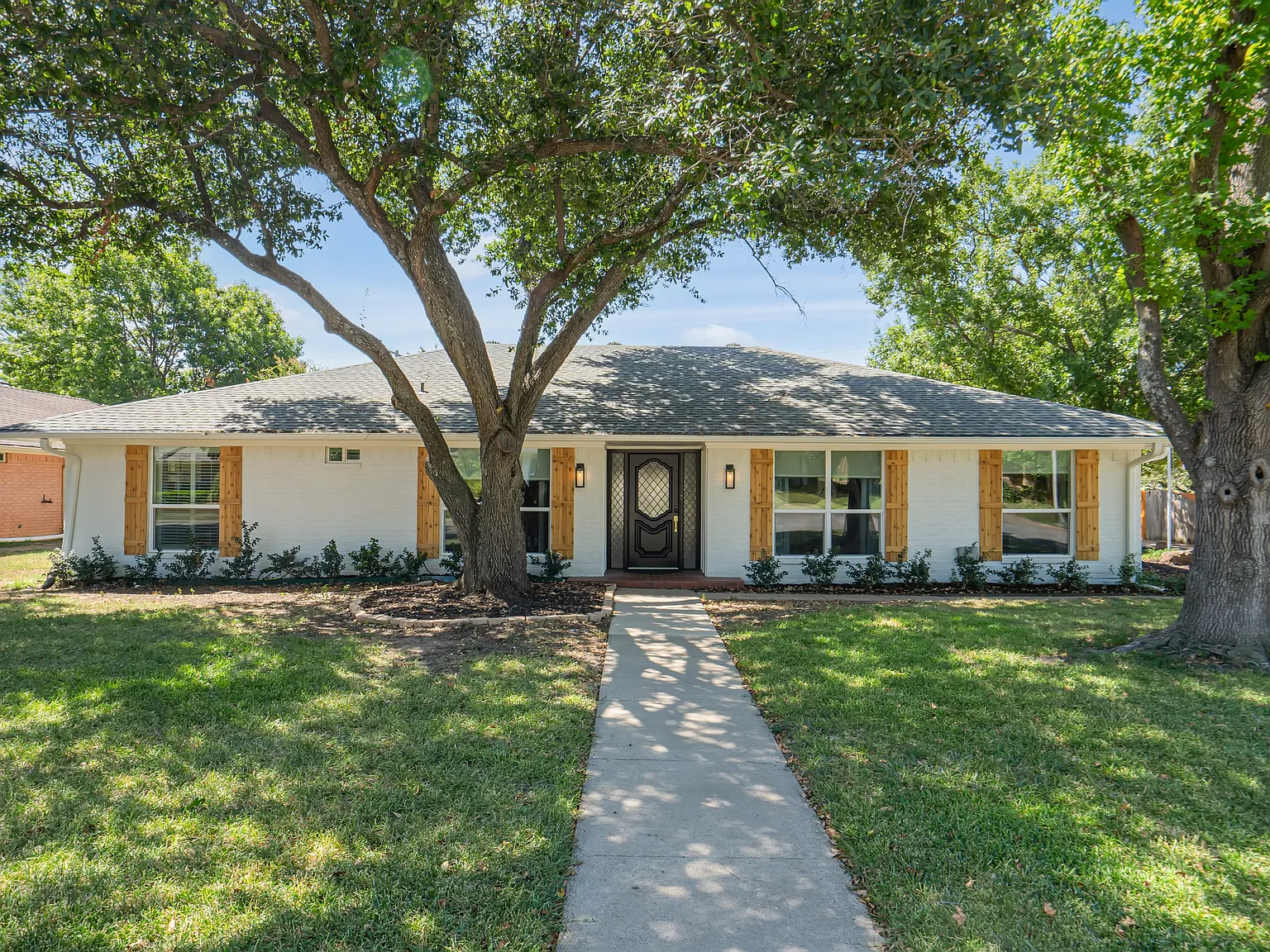 5 bed, 2.5 bath, 2274 sqft, $5,950 — Photo 1