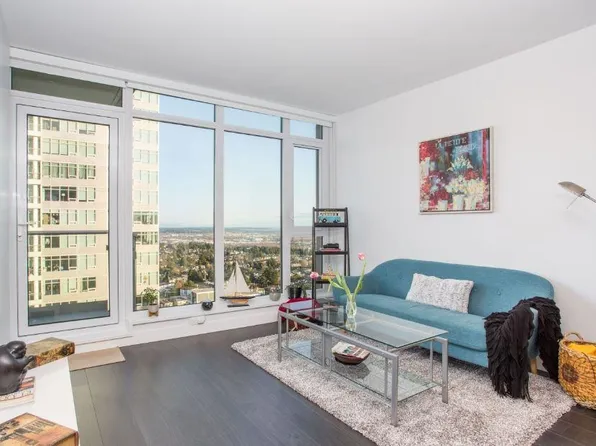 4458 Beresford St #2704, Burnaby, BC V5H 0J1