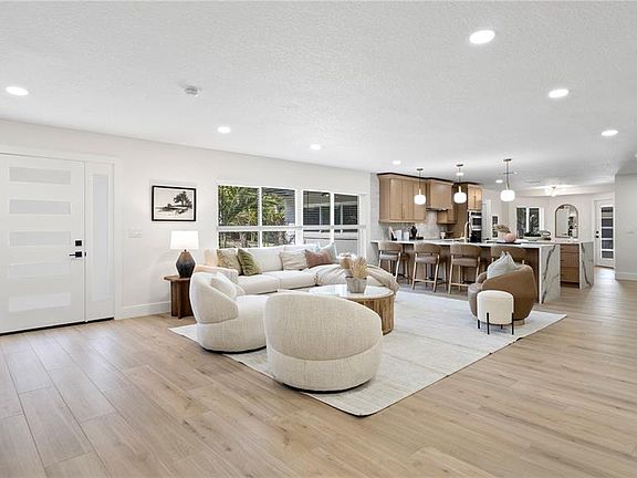 3rd image of 4623 W BROWNING AVENUE