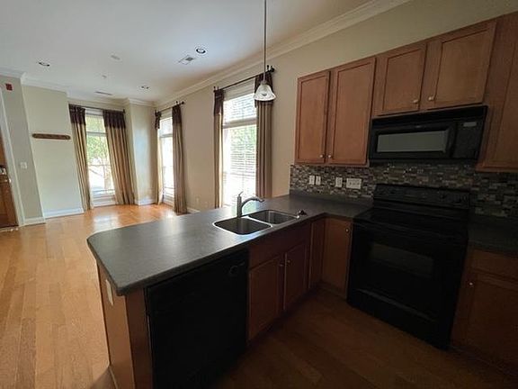 4th image of 622 N Elm St APT G