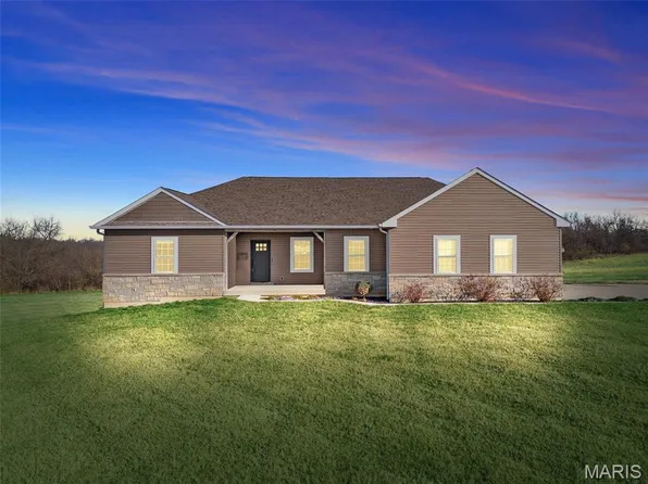 191 Falcon Pointe Dr, Silex, MO 63377