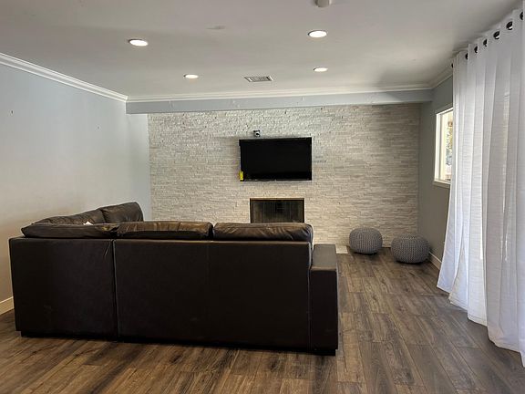 5th image of 23227 Burbank Blvd